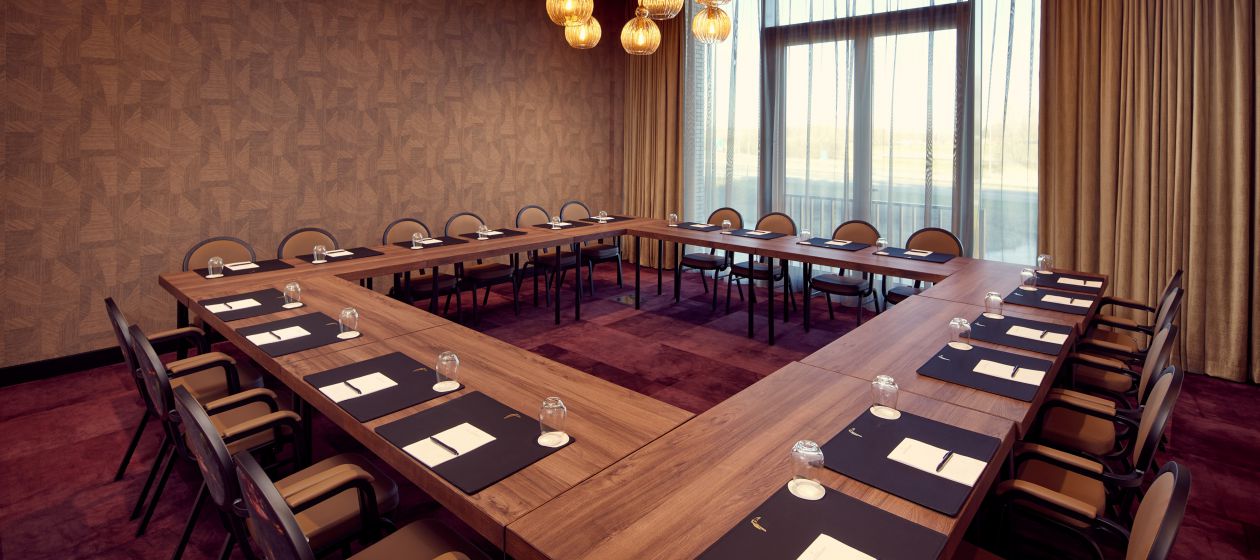 vergadering vergaderlocatie meeting bijeenkomst bijeenkomen meerdaagse feest diner A15 Gorinchem.jpg
